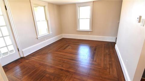 18 Louise St, Woonsocket, RI 02895 photo 2