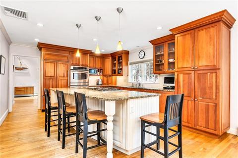 30 Adams Point Rd, Barrington, RI 02806 photo 5