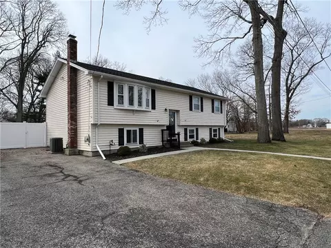 26 Smith St, Warwick, RI 02886 photo 1