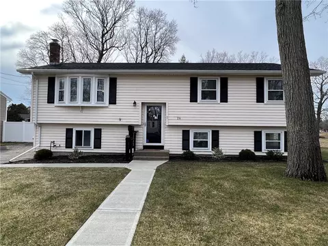 26 Smith St, Warwick, RI 02886 photo 3