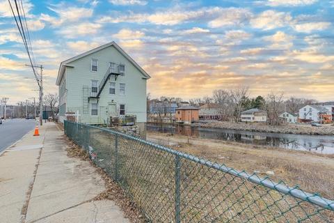 160 River St, Woonsocket, RI 02895 photo 2