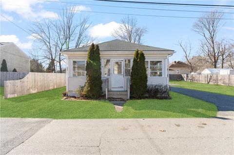 41 Willard St, Warwick, RI 02889