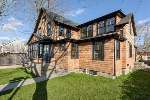 14 Robinson St #A, Narragansett, RI 02882