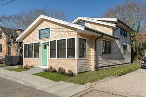 27 Brown St #B, Narragansett, RI 02882