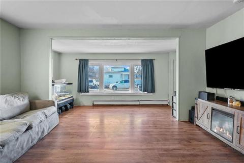 12 Maplewood Ave, Warwick, RI 02889 photo 4