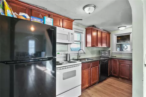 12 Maplewood Ave, Warwick, RI 02889 photo 9