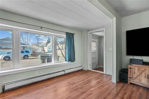 12 Maplewood Ave, Warwick, RI 02889 photo 2