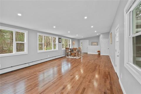 9 Stuart Dr, Coventry, RI 02816 photo 4