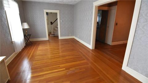 102 Orchard St, Woonsocket, RI 02895 photo 4
