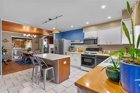 26 Dyer St, Warren, RI 02885 photo 9