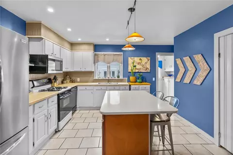 26 Dyer St, Warren, RI 02885 photo 5