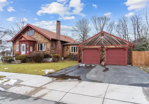 26 Dyer St, Warren, RI 02885 photo 3