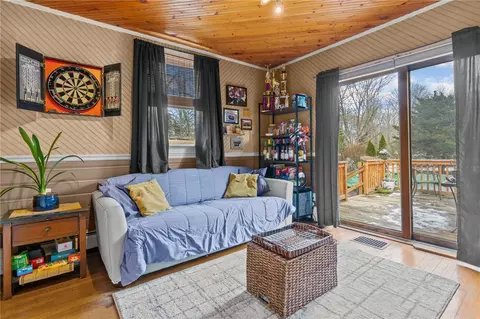 26 Dyer St, Warren, RI 02885 photo 16