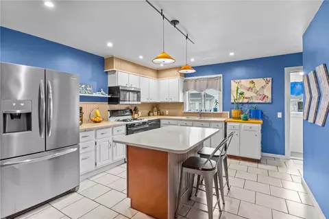 26 Dyer St, Warren, RI 02885 photo 6