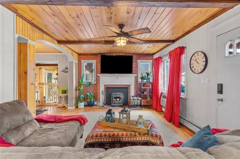 26 Dyer St, Warren, RI 02885 photo 18