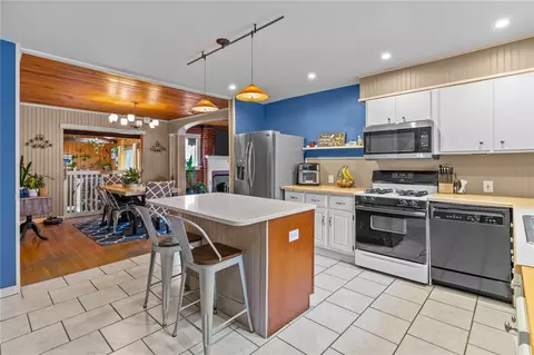 26 Dyer St, Warren, RI 02885 photo 11