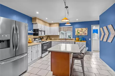 26 Dyer St, Warren, RI 02885 photo 7