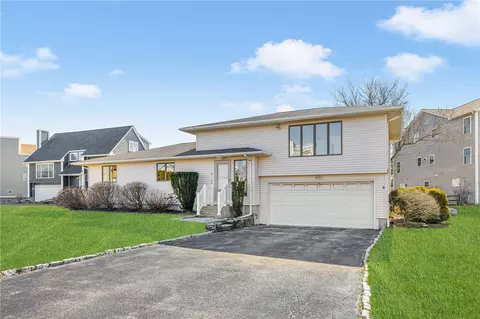 5 Wilderness Dr, Narragansett, RI 02882