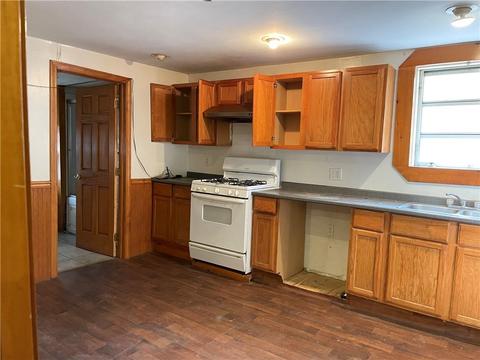 729 Fairmount St, Woonsocket, RI 02895 photo 4