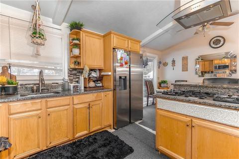 25 Ellsworth St, Warwick, RI 02886 photo 4