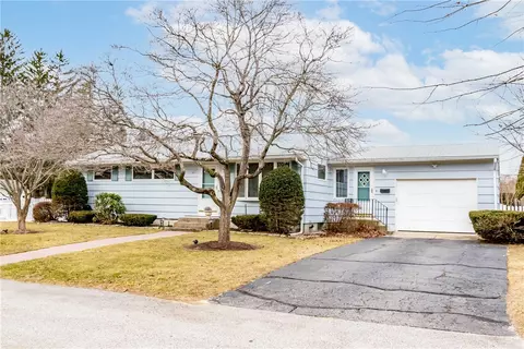 25 Cactus St, Warwick, RI 02886 photo 3