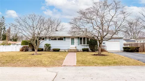 25 Cactus St, Warwick, RI 02886