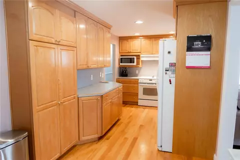 25 Cactus St, Warwick, RI 02886 photo 9