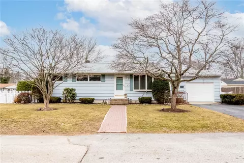 25 Cactus St, Warwick, RI 02886 photo 2