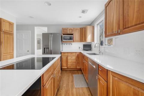3 Circle Dr, Middletown, RI 02842 photo 7