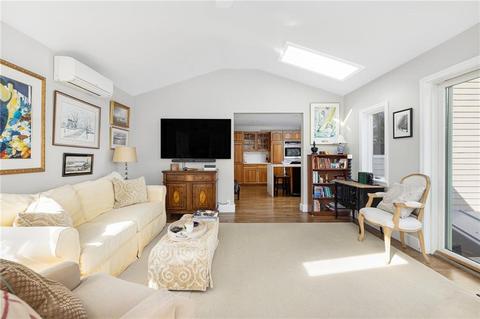 3 Circle Dr, Middletown, RI 02842 photo 5