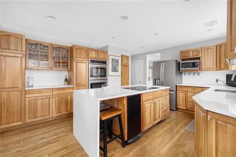 3 Circle Dr, Middletown, RI 02842 photo 6