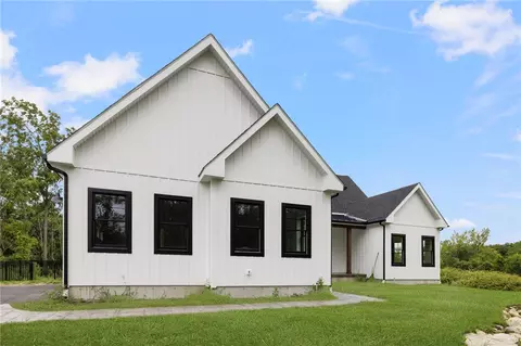 38 Dexter Rock Rd, Lincoln, RI 02865