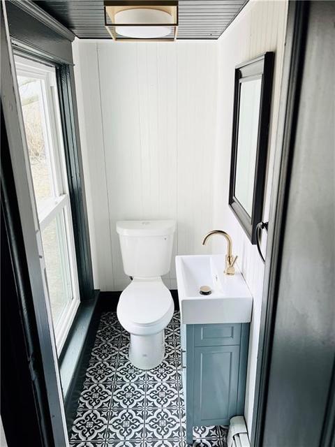 902 Main Ave, Warwick, RI 02886 photo 4