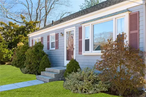 5 New Hampshire Ave, Barrington, RI 02806