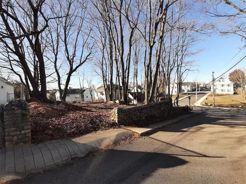 30 Pierce St, Westerly, RI 02891 photo 4