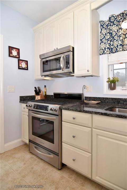 4 Jarod Ct, Coventry, RI 02816 photo 4