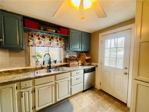 34 Macarthur Dr, Warwick, RI 02889 photo 9