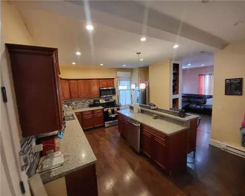 15 Elder Pl, Providence, RI 02909 photo 3