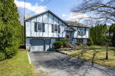 103 Dawn Blvd, Woonsocket, RI 02895 photo 2