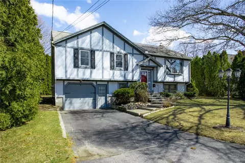 103 Dawn Blvd, Woonsocket, RI 02895 photo 2