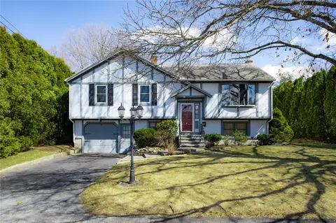 103 Dawn Blvd, Woonsocket, RI 02895 photo 1