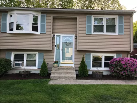 32 Rachela St, Johnston, RI 02919