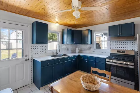27 Wilcox St, Warwick, RI 02889 photo 10