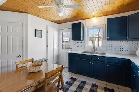 27 Wilcox St, Warwick, RI 02889 photo 9