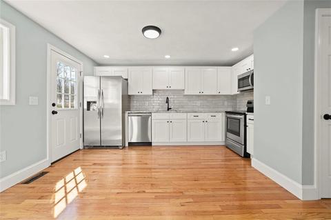 4 Glendale Ave, Warwick, RI 02889 photo 5