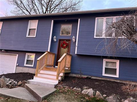 12 Oakridge Dr, West Warwick, RI 02893