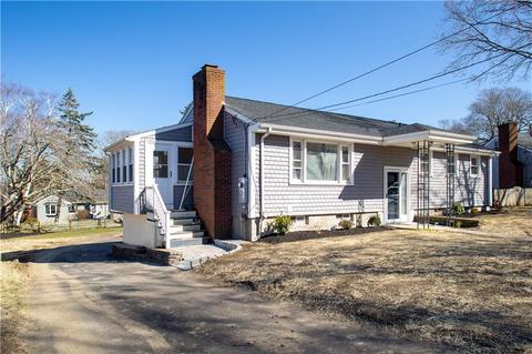 71 Everett St, Middletown, RI 02842 photo 2