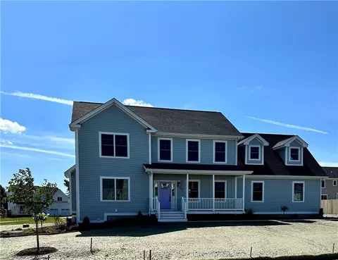 75 Ferreira Ave, Portsmouth, RI 02871