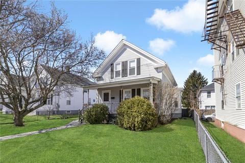 907 Park Ave, Woonsocket, RI 02895