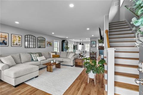 157 Graystone St, Warwick, RI 02886 photo 3